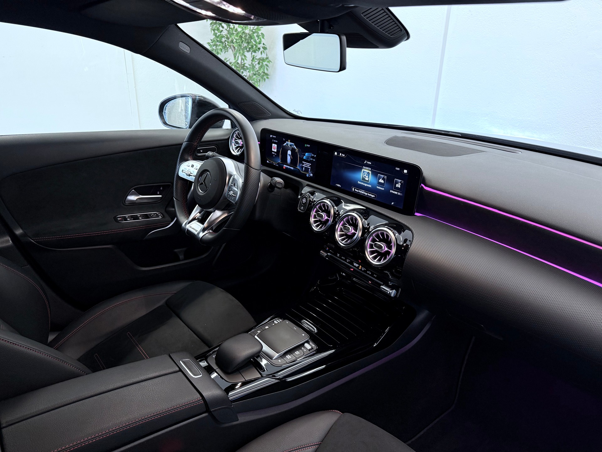 MERCEDES-BENZ A 35 AMG 4Matic Speedshift-image-15