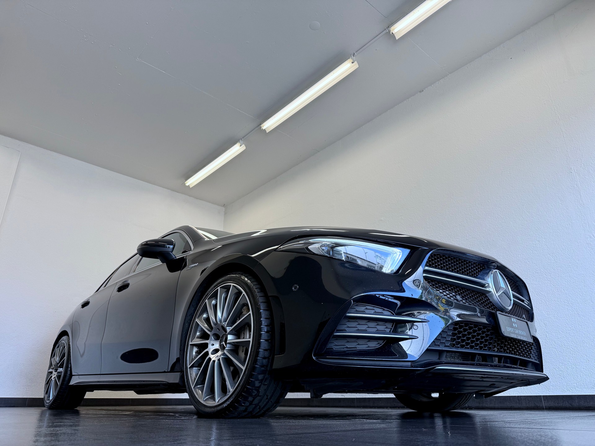 MERCEDES-BENZ A 35 AMG 4Matic Speedshift-showroom-element-2