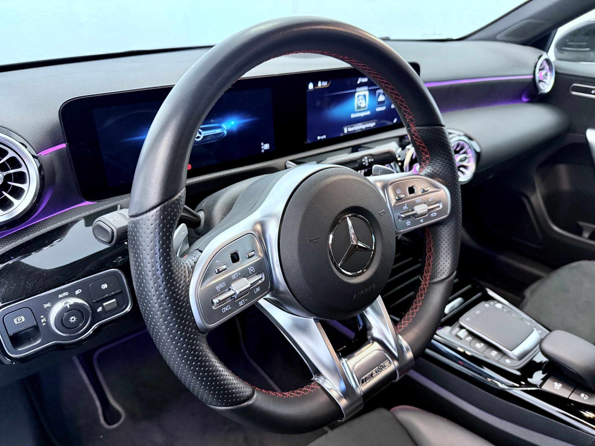 MERCEDES-BENZ A 35 AMG 4Matic Speedshift-image-14