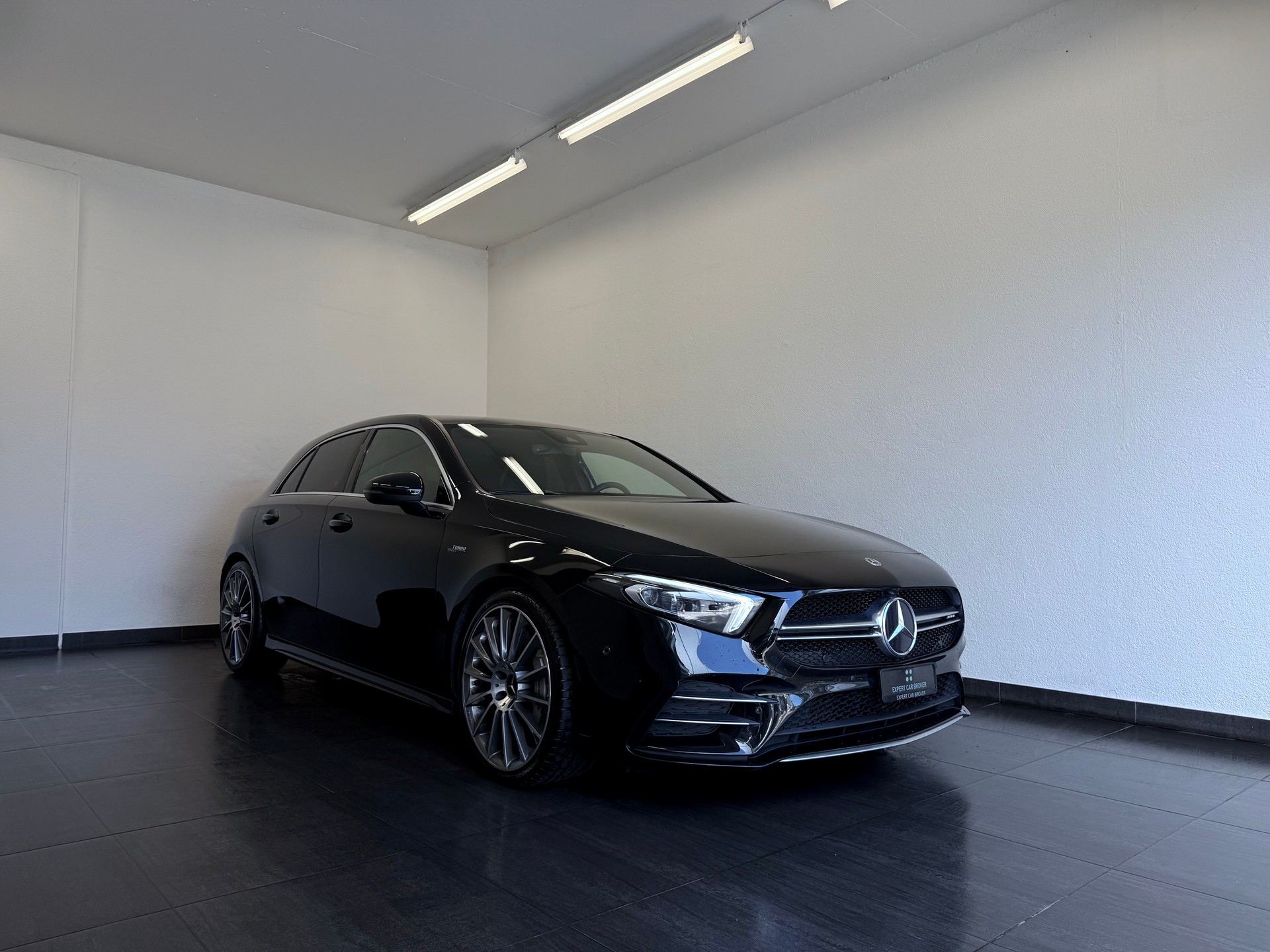 MERCEDES-BENZ A 35 AMG 4Matic Speedshift-showroom-element-1