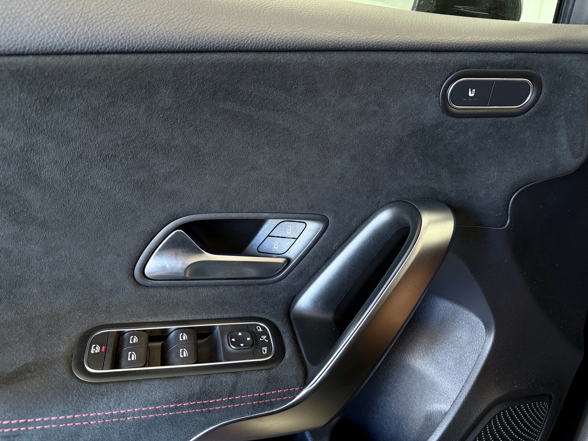 MERCEDES-BENZ A 35 AMG 4Matic Speedshift-image-29