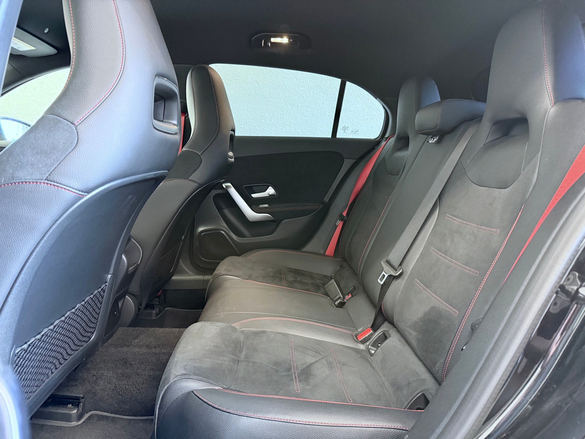 MERCEDES-BENZ A 35 AMG 4Matic Speedshift-image-22