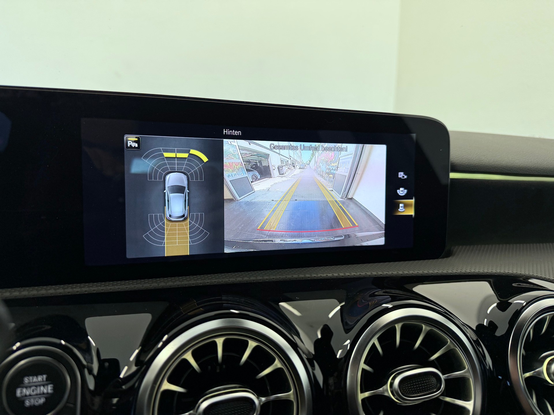 MERCEDES-BENZ A 35 AMG 4Matic Speedshift-image-24