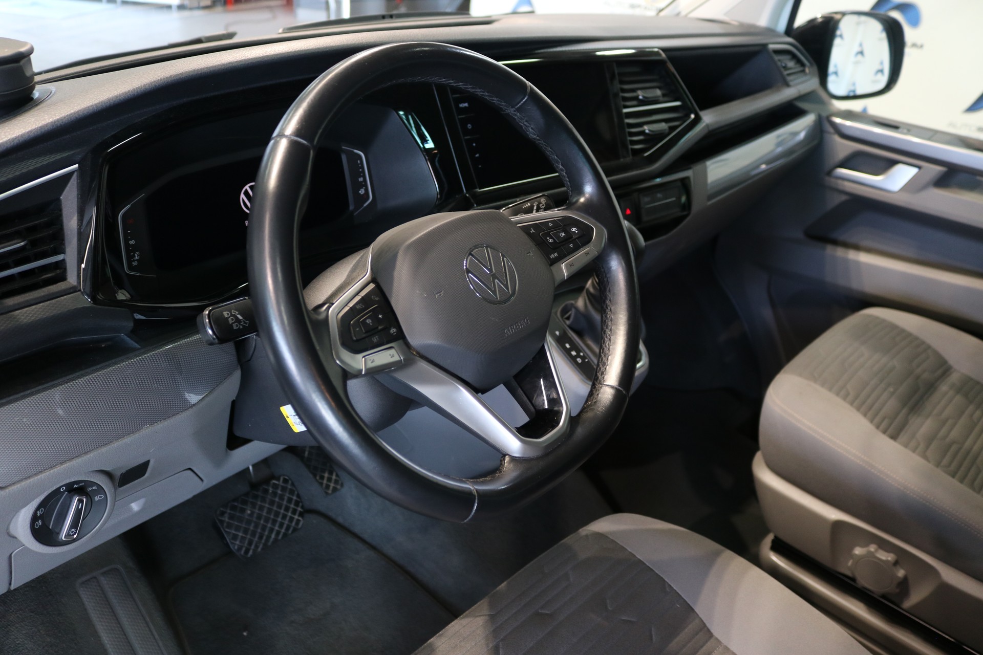VW T6.1 California 2.0 TDI Ocean DSG-showroom-element-2