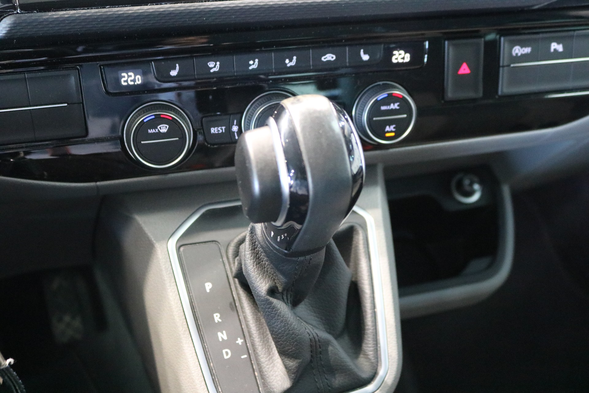 VW T6.1 California 2.0 TDI Ocean DSG-image-22