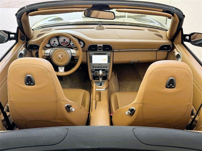 PORSCHE 911 Cabrio Carrera 4S-image-13