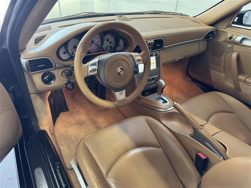 PORSCHE 911 Cabrio Carrera 4S-image-8