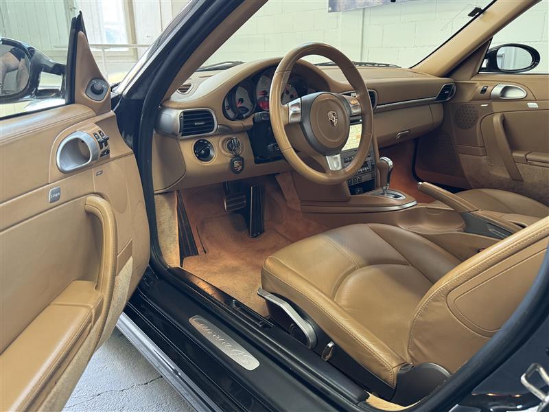 PORSCHE 911 Cabrio Carrera 4S-image-7