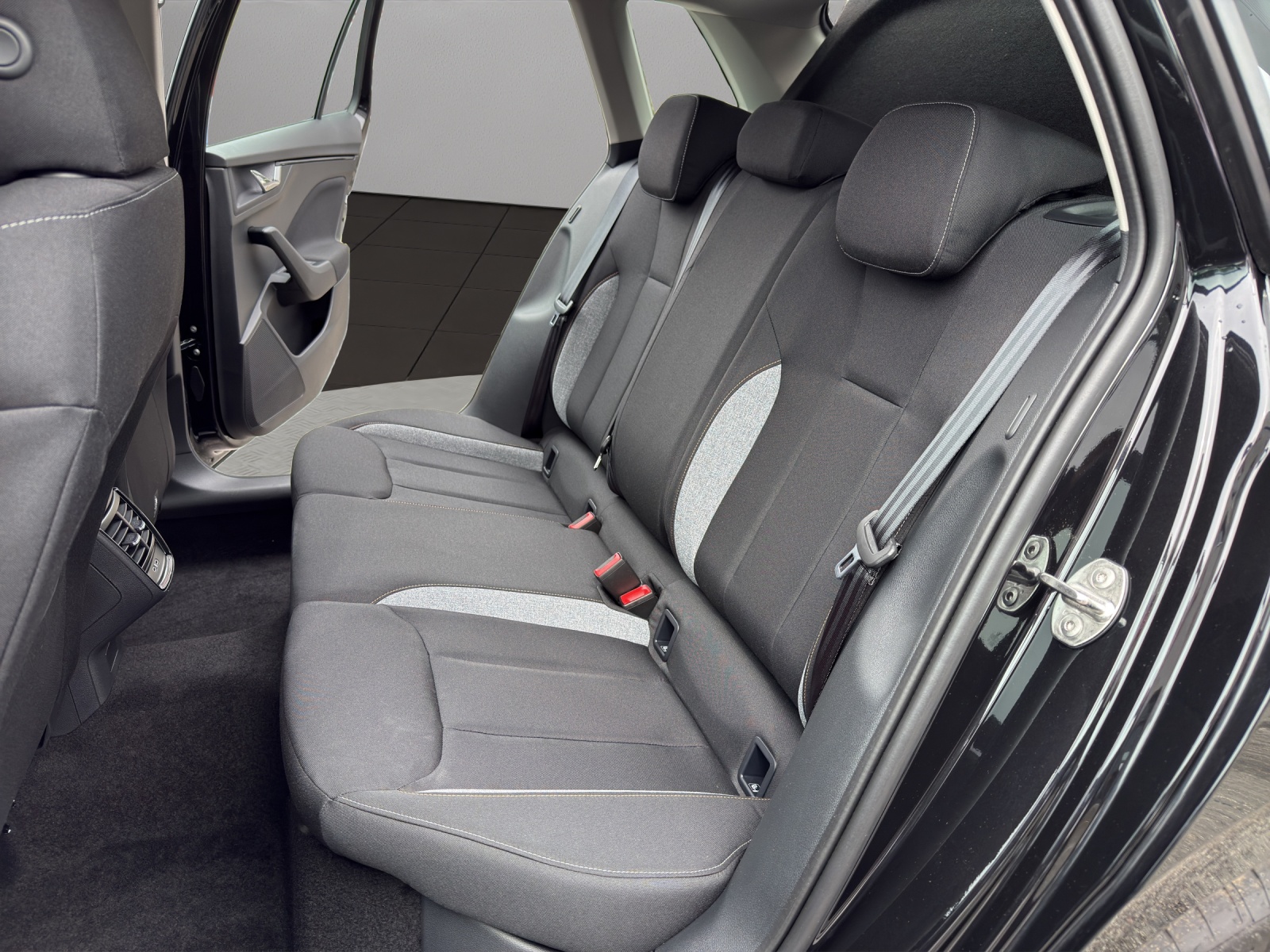 SKODA Kamiq 1.5 TSI Selection DSG-image-12