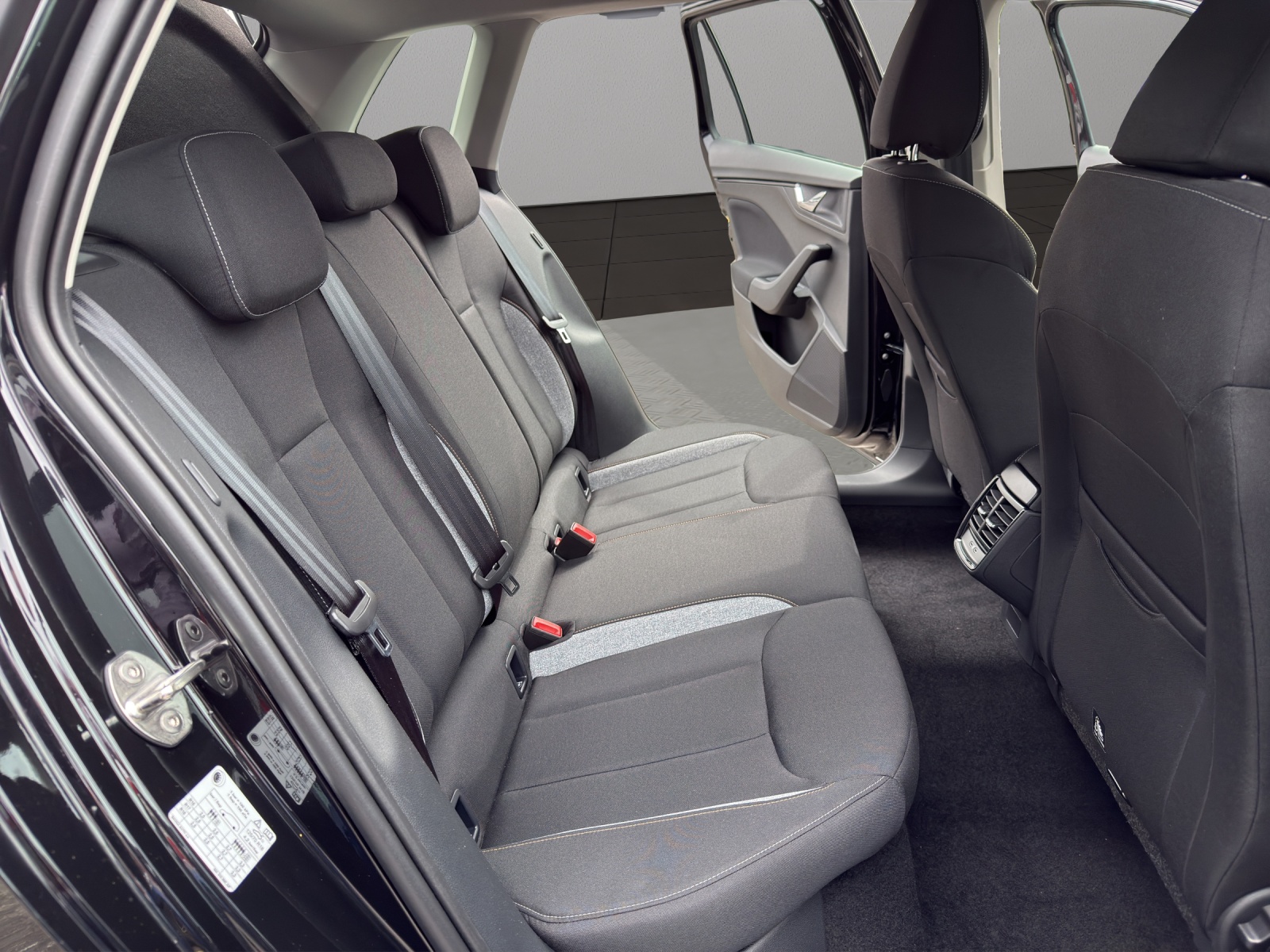 SKODA Kamiq 1.5 TSI Selection DSG-image-17