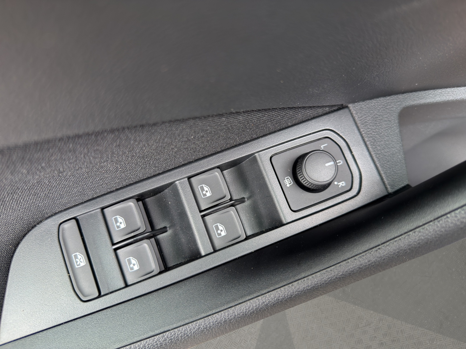 SKODA Kamiq 1.5 TSI Selection DSG-image-19