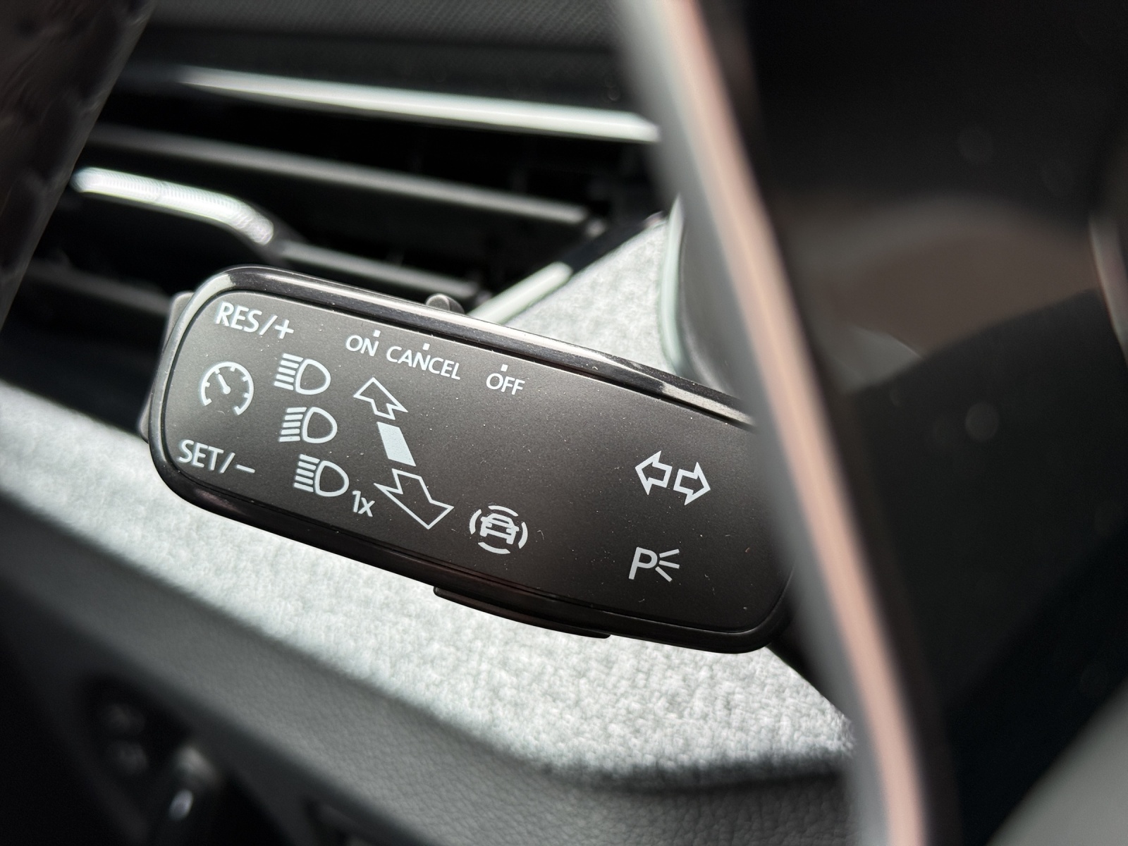 SKODA Kamiq 1.5 TSI Selection DSG-image-23