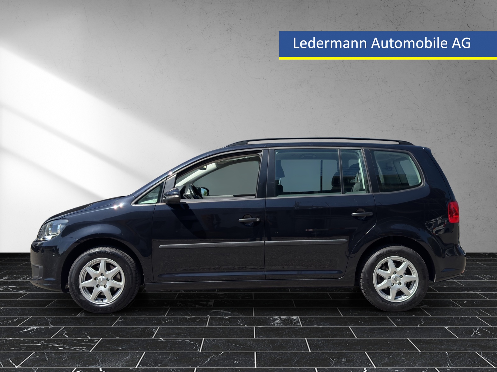 VW Touran 1.2 TSI BlueMotion Technology Trendline-showroom-element-1