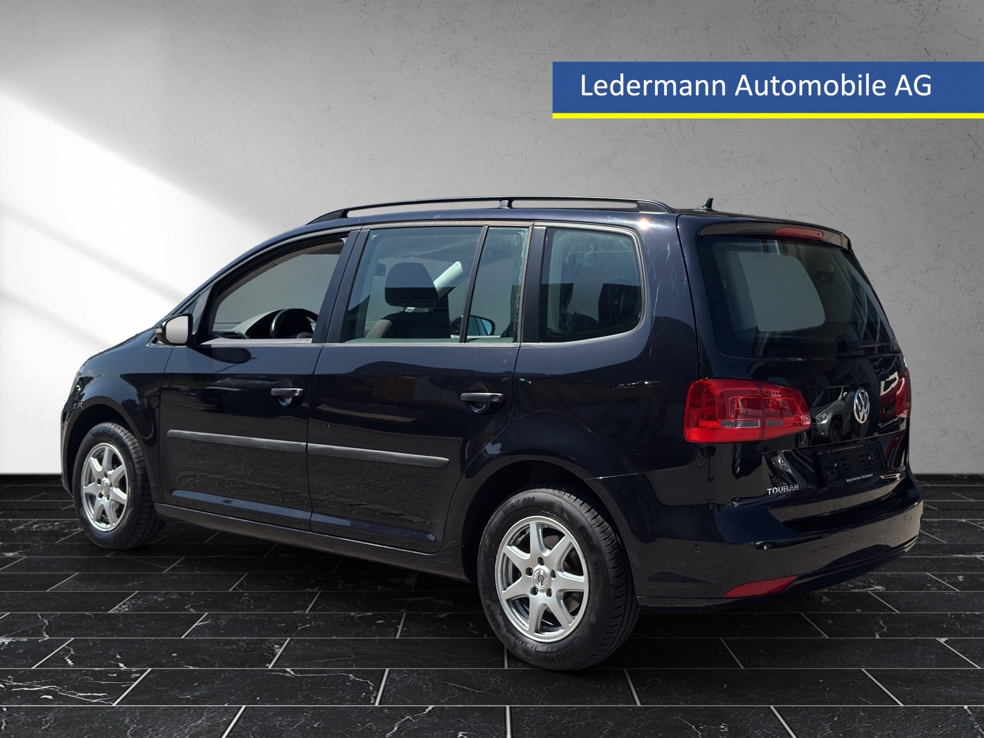 VW Touran 1.2 TSI BlueMotion Technology Trendline-showroom-element-2