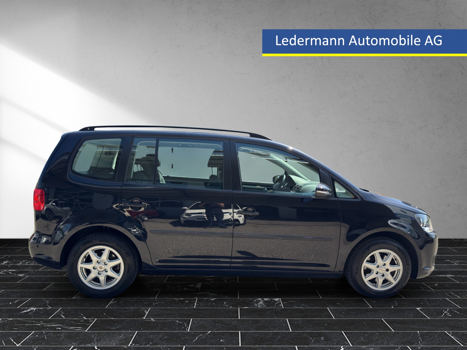 VW Touran 1.2 TSI BlueMotion Technology Trendline-image-5