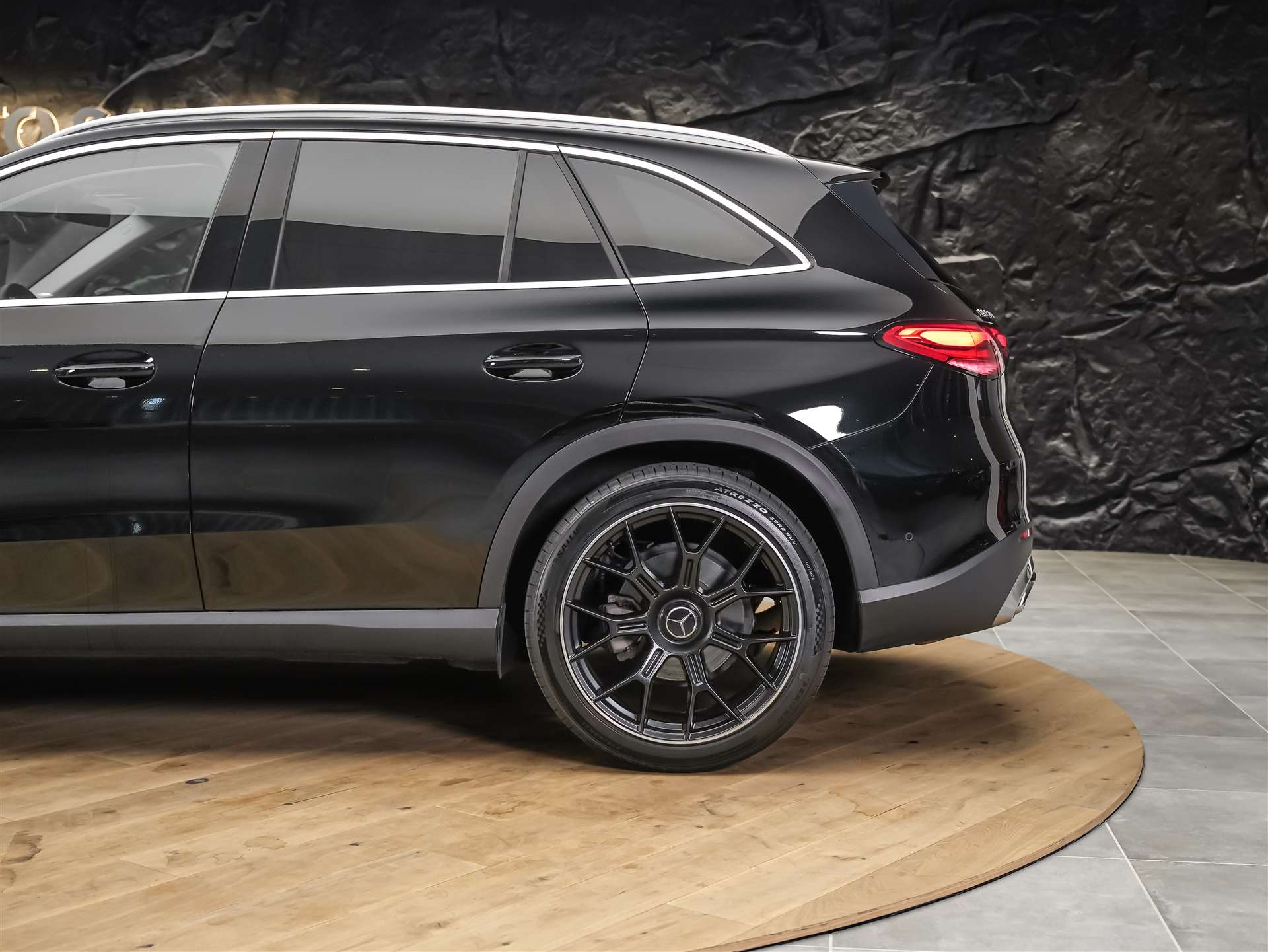 MERCEDES-BENZ GLC 200 Avantgarde 4matic *21" Felgen*Abstandsregler*Rückfahrkamera**-image-16