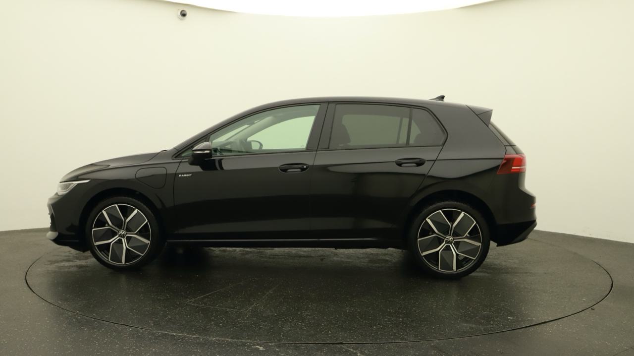 VW Golf VIII 1.5 TSI PHEV Limited-showroom-element-1