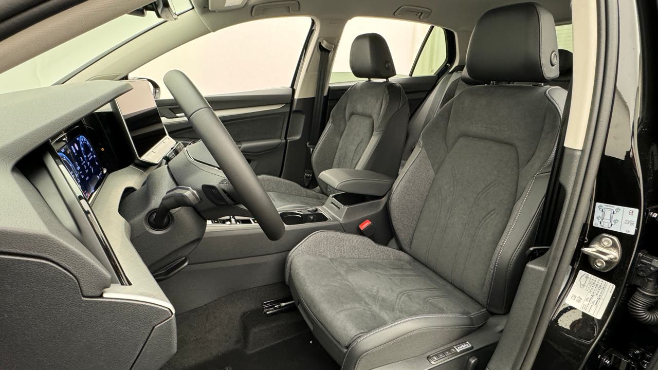 VW Golf VIII 1.5 TSI PHEV Limited-image-4