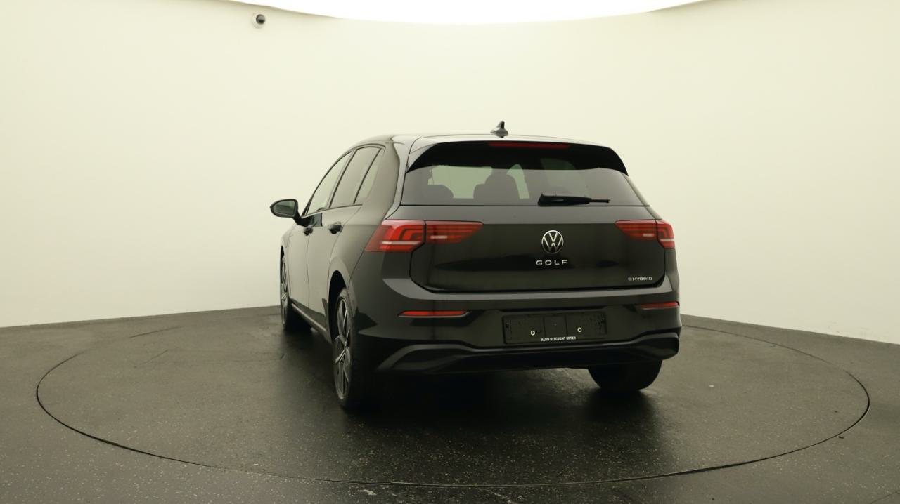 VW Golf VIII 1.5 TSI PHEV Limited-showroom-element-3