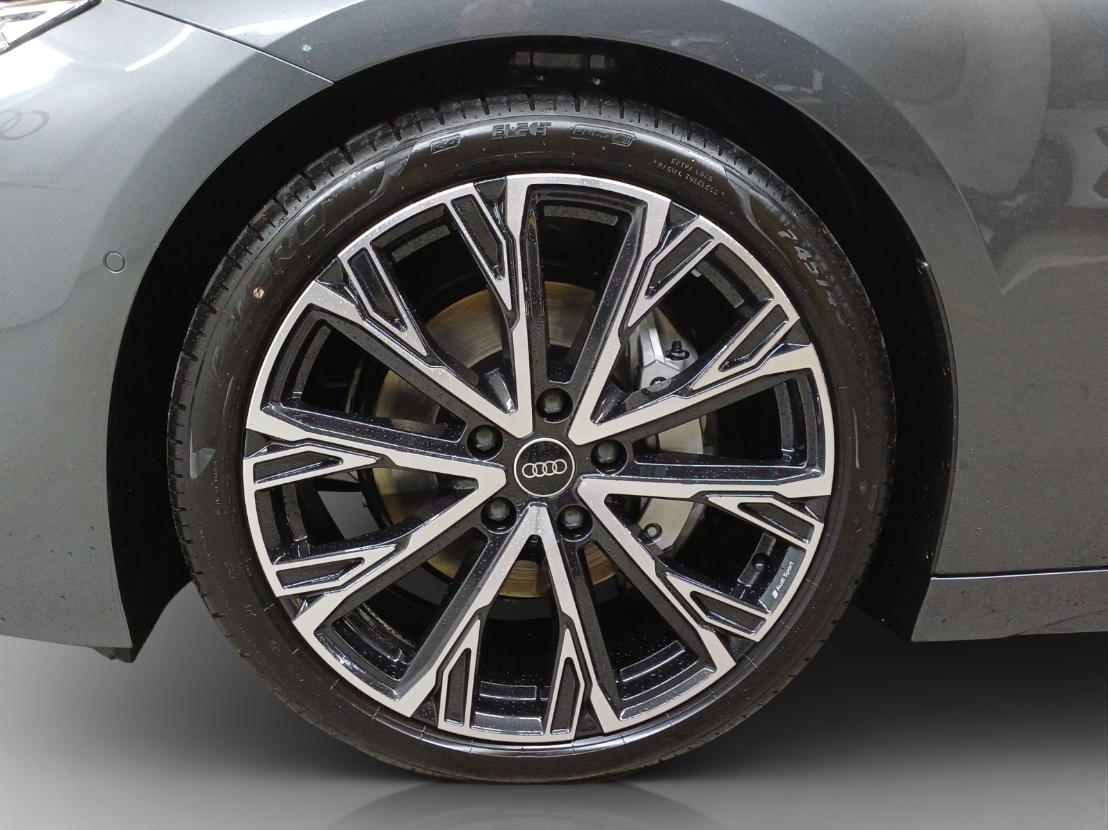 AUDI A6 Avant e-tron quattro-image-15