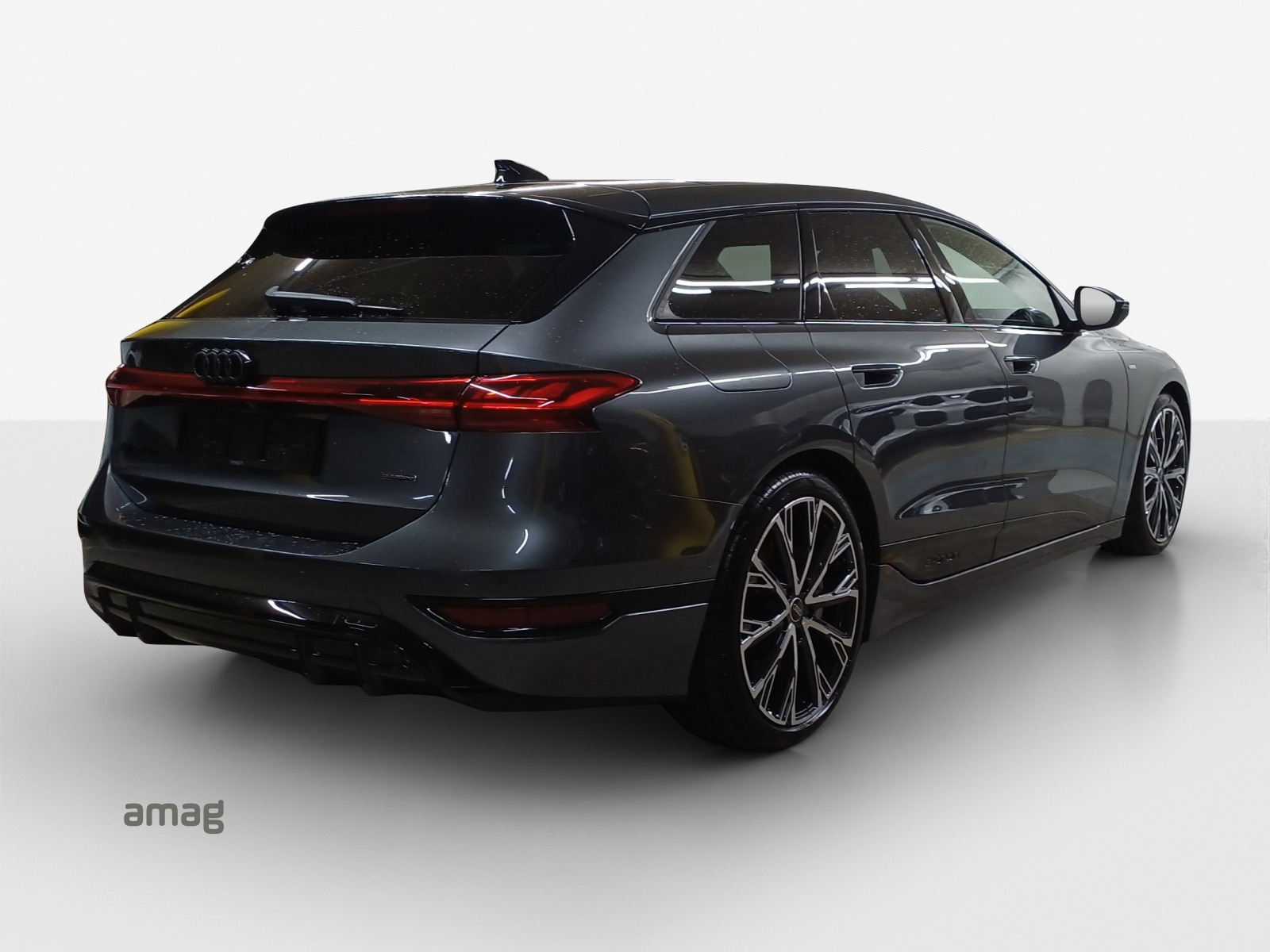 AUDI A6 Avant e-tron quattro-image-4