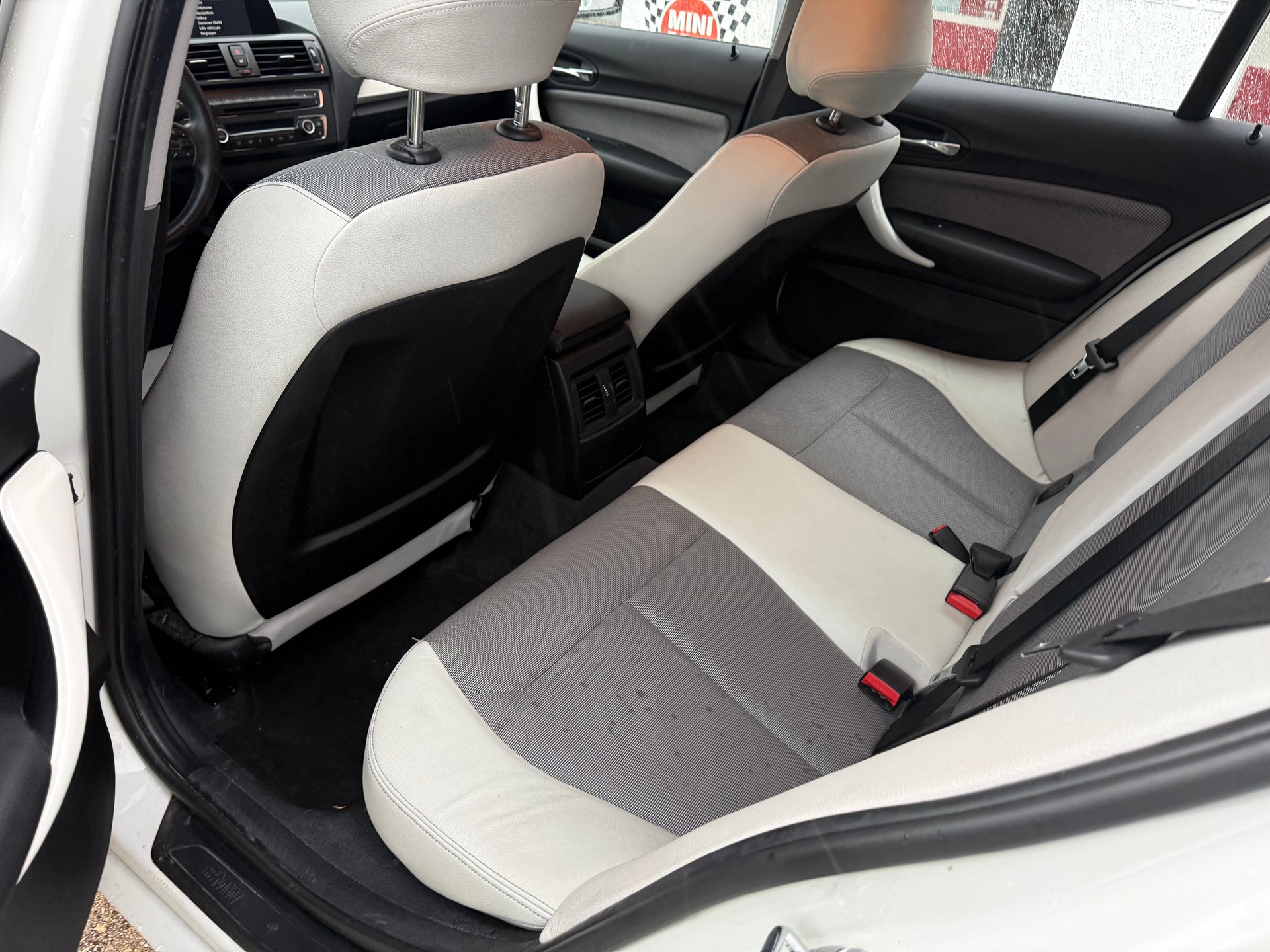BMW 118i-image-9