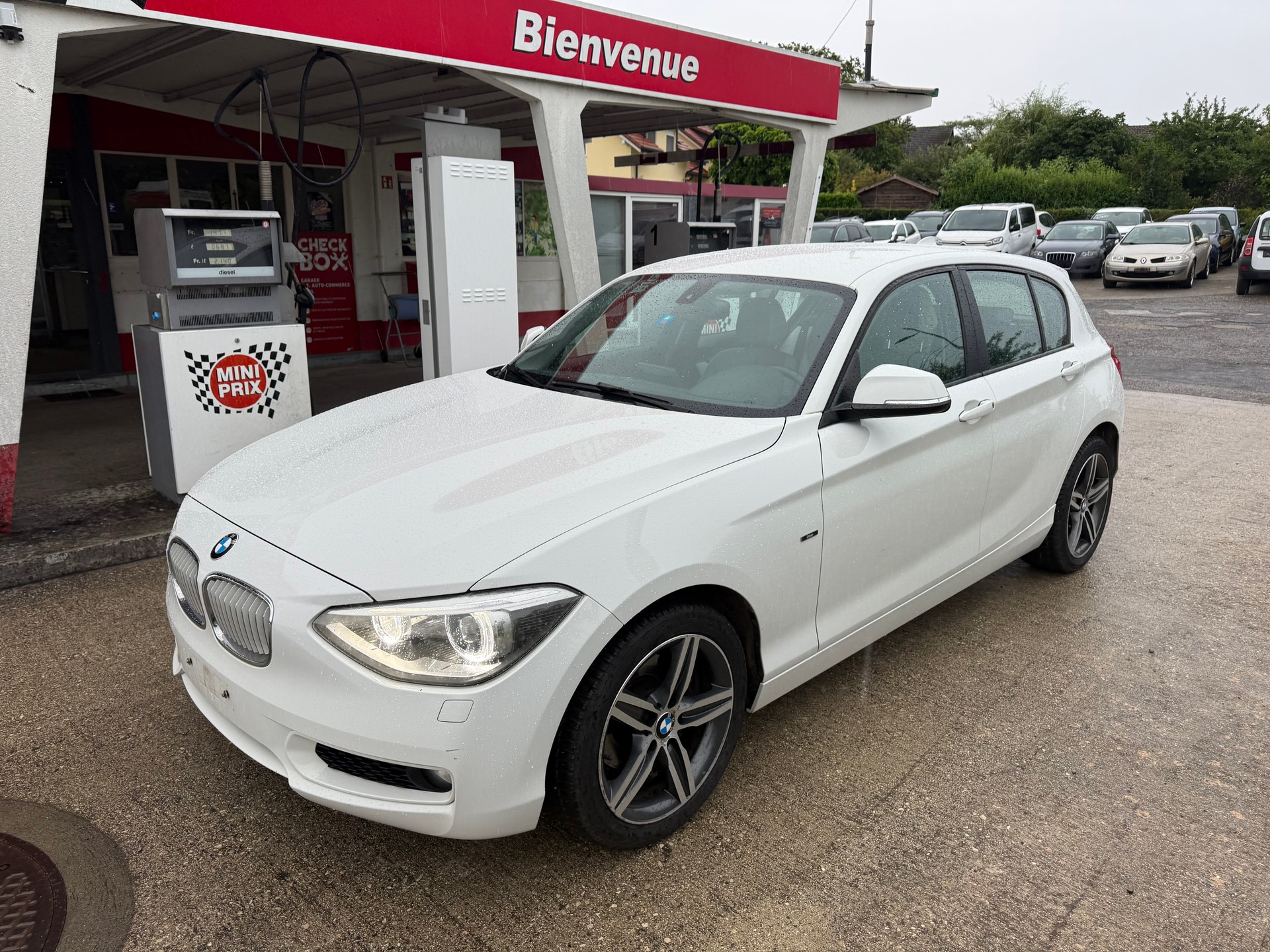 BMW 118i-image-1