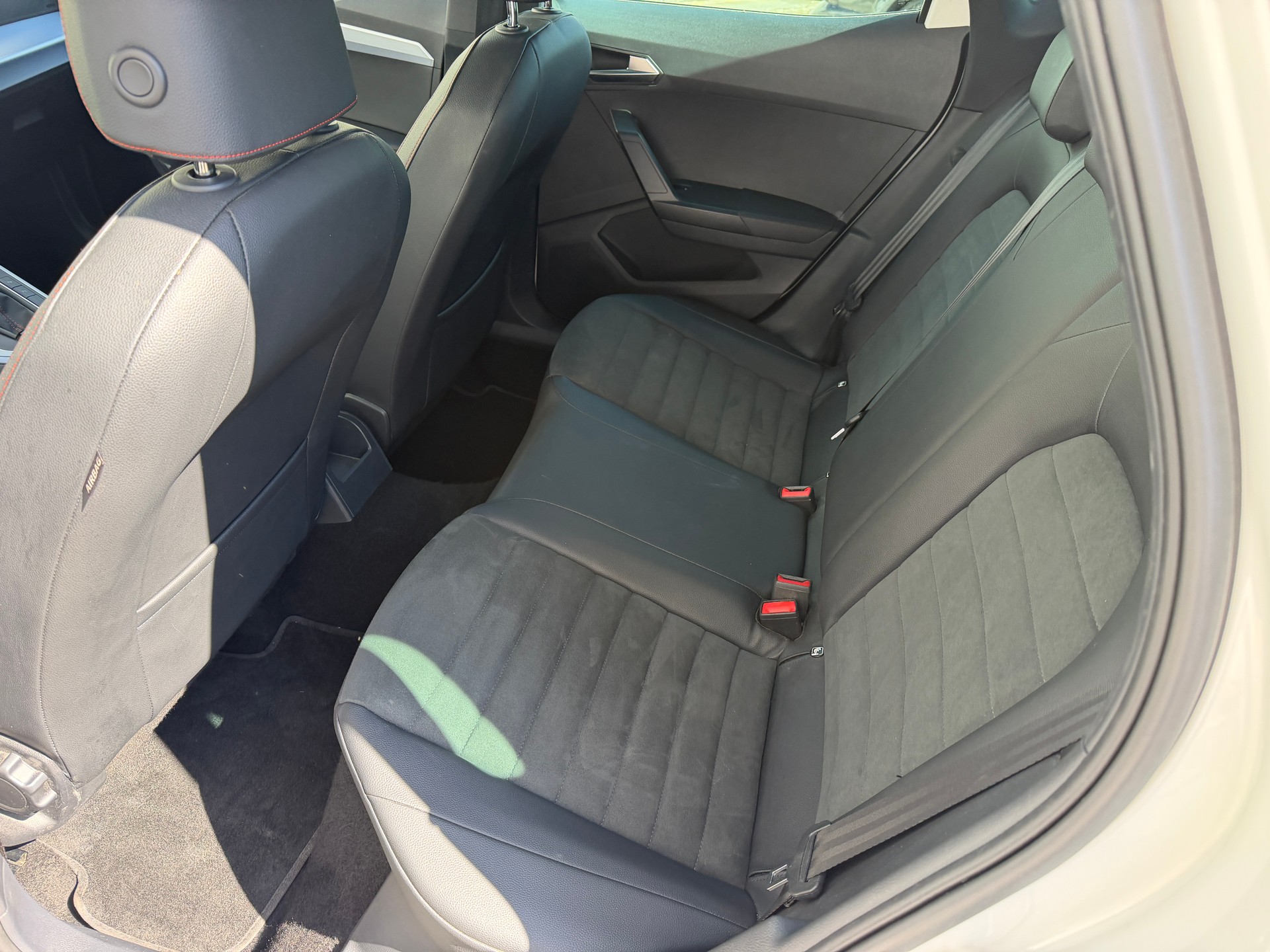SEAT Arona 1.5 Eco TSI FR DSG-image-10
