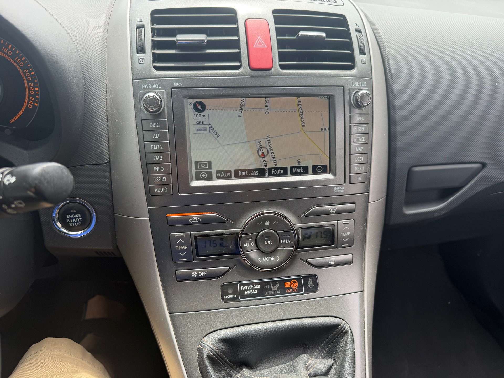 TOYOTA Auris 2.2 D-4D CleanPower Linea Sol Premium-image-10