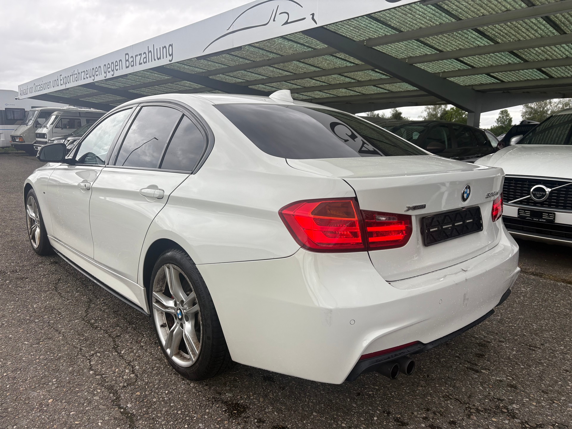 BMW 330d xDrive Modern Line Steptronic-image-4