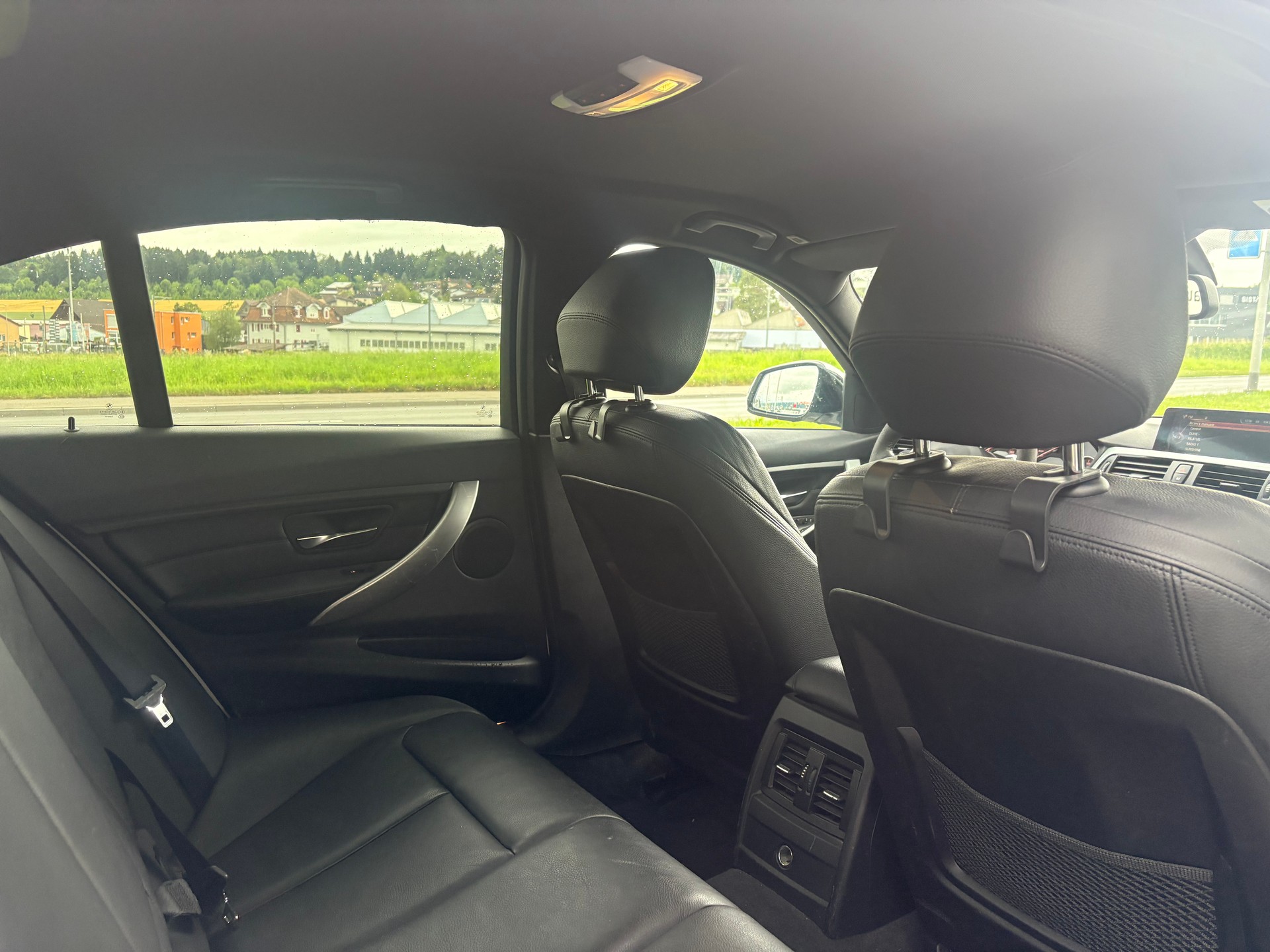 BMW 330d xDrive Modern Line Steptronic-image-8