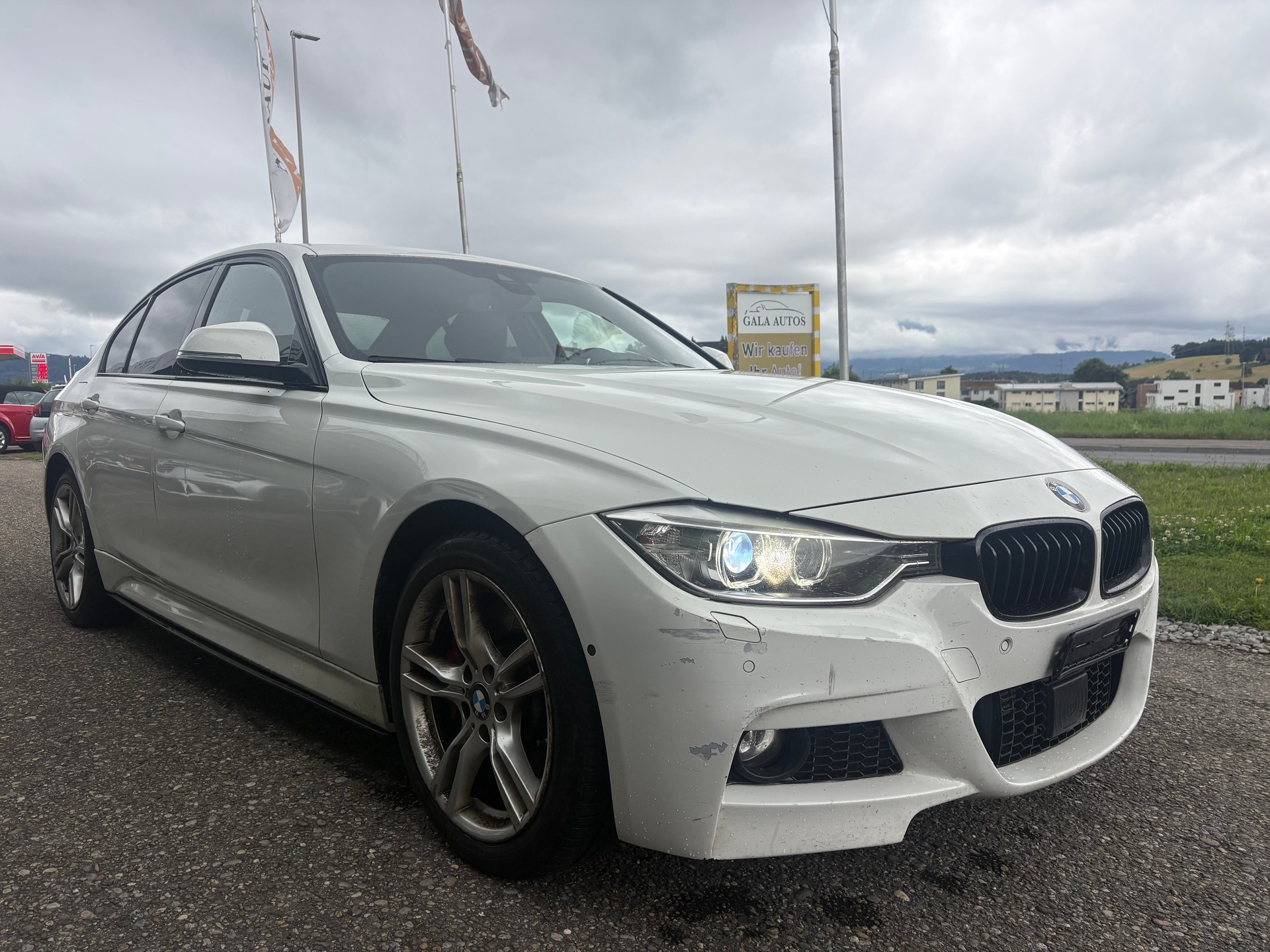 BMW 330d xDrive Modern Line Steptronic-image-2