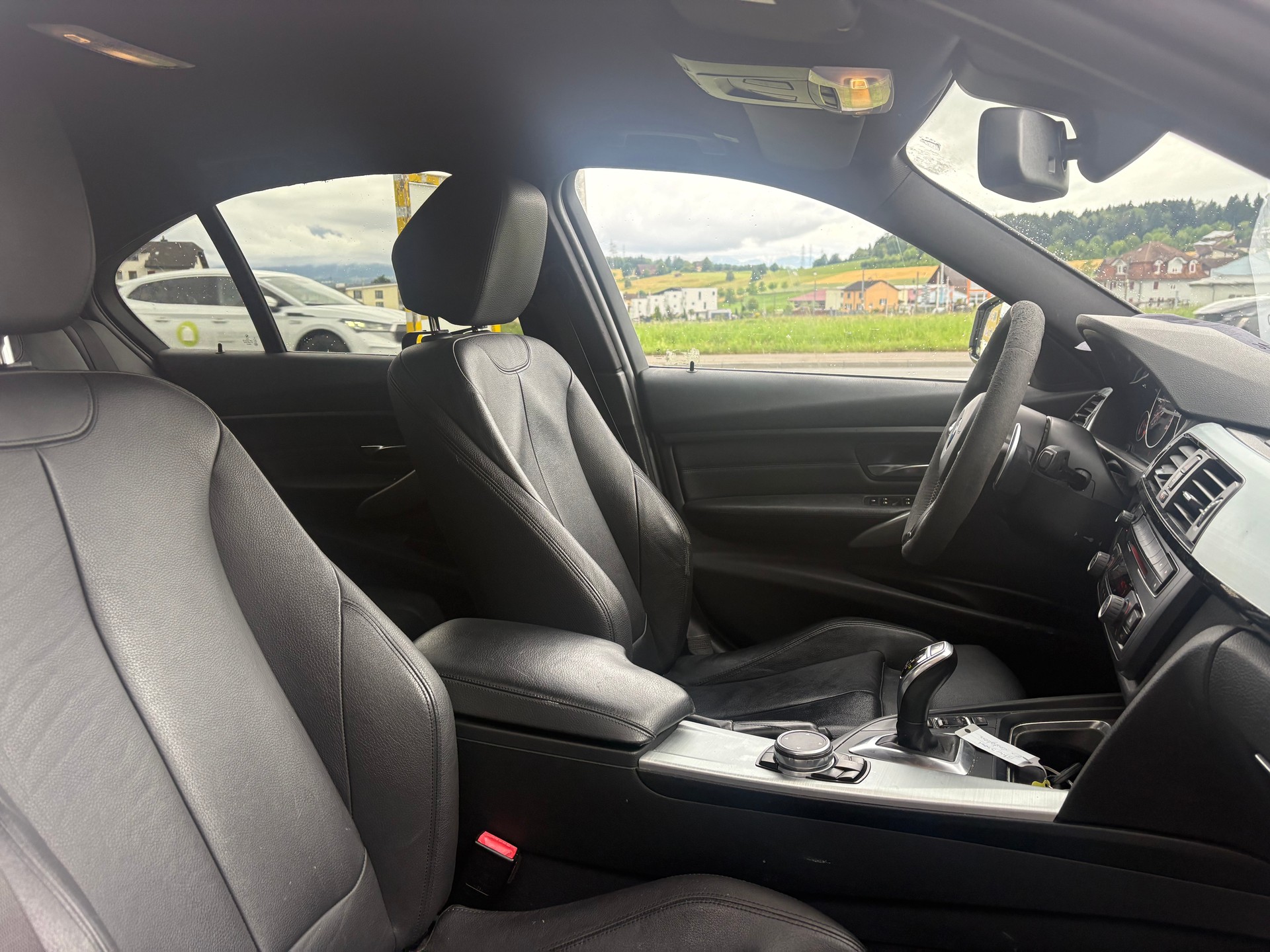 BMW 330d xDrive Modern Line Steptronic-image-10