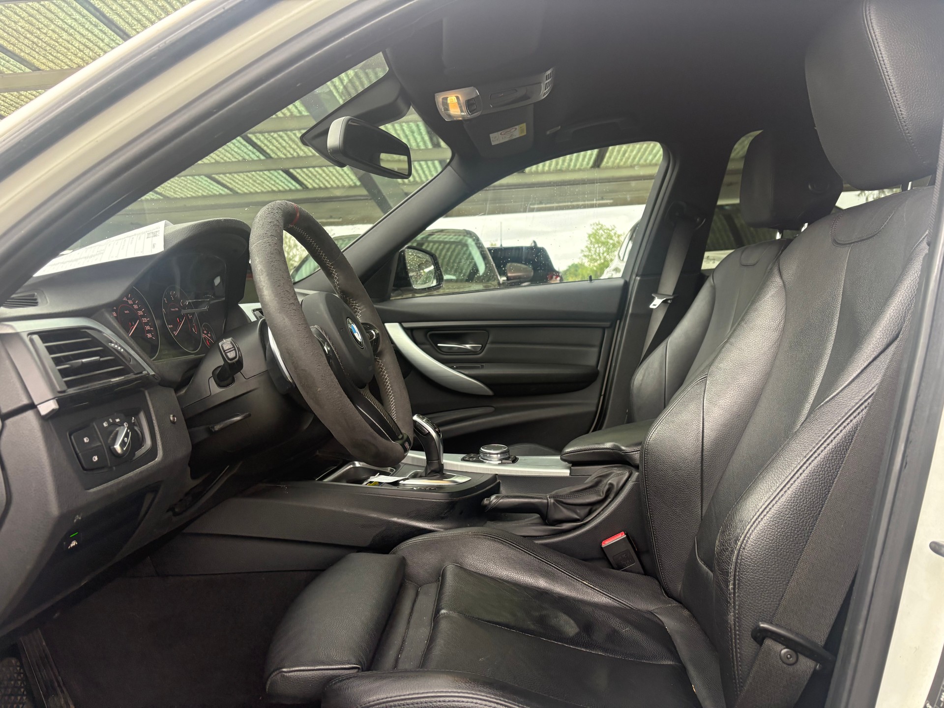 BMW 330d xDrive Modern Line Steptronic-image-6