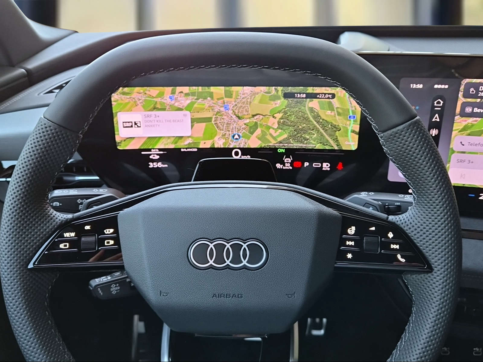 AUDI Q6 e-tron quattro Mythosschwarz Metallic-image-10