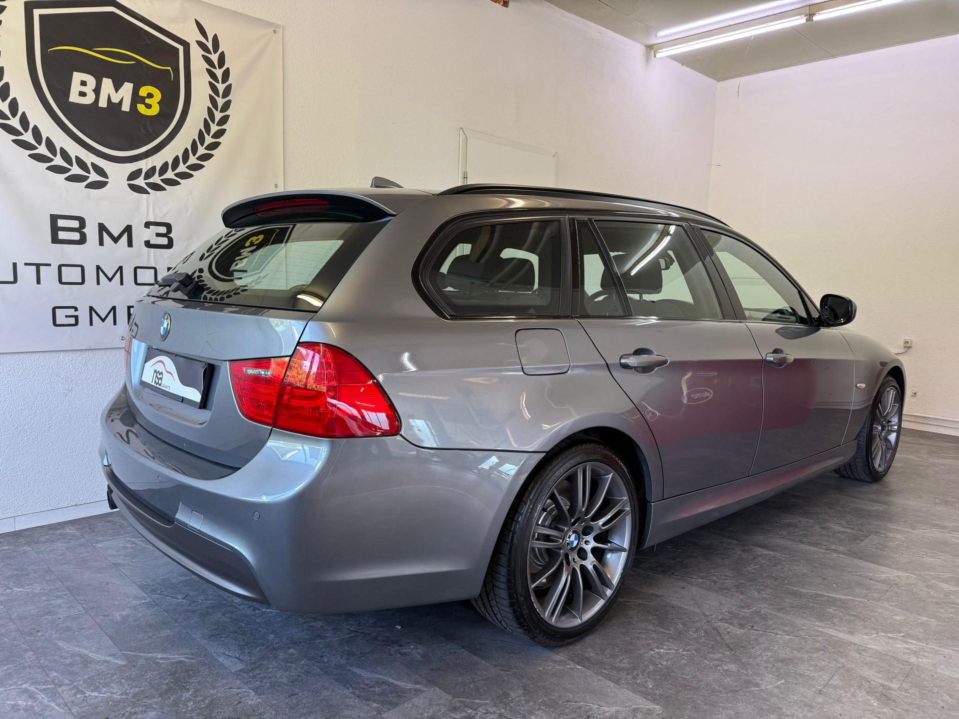 BMW 330d xDrive Touring Steptronic-image-5