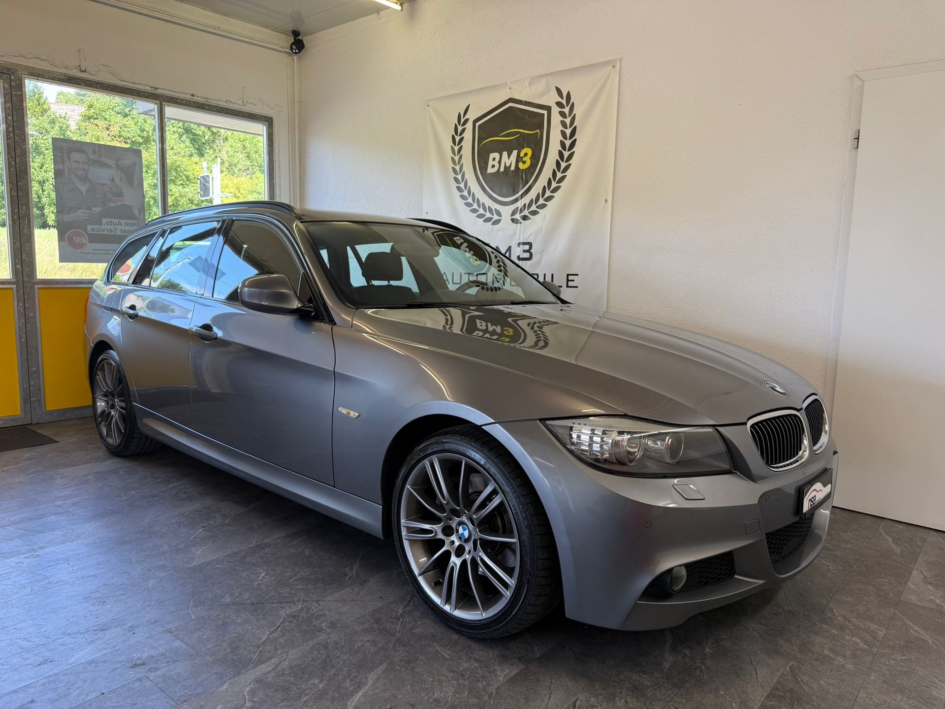 BMW 330d xDrive Touring Steptronic-image-6