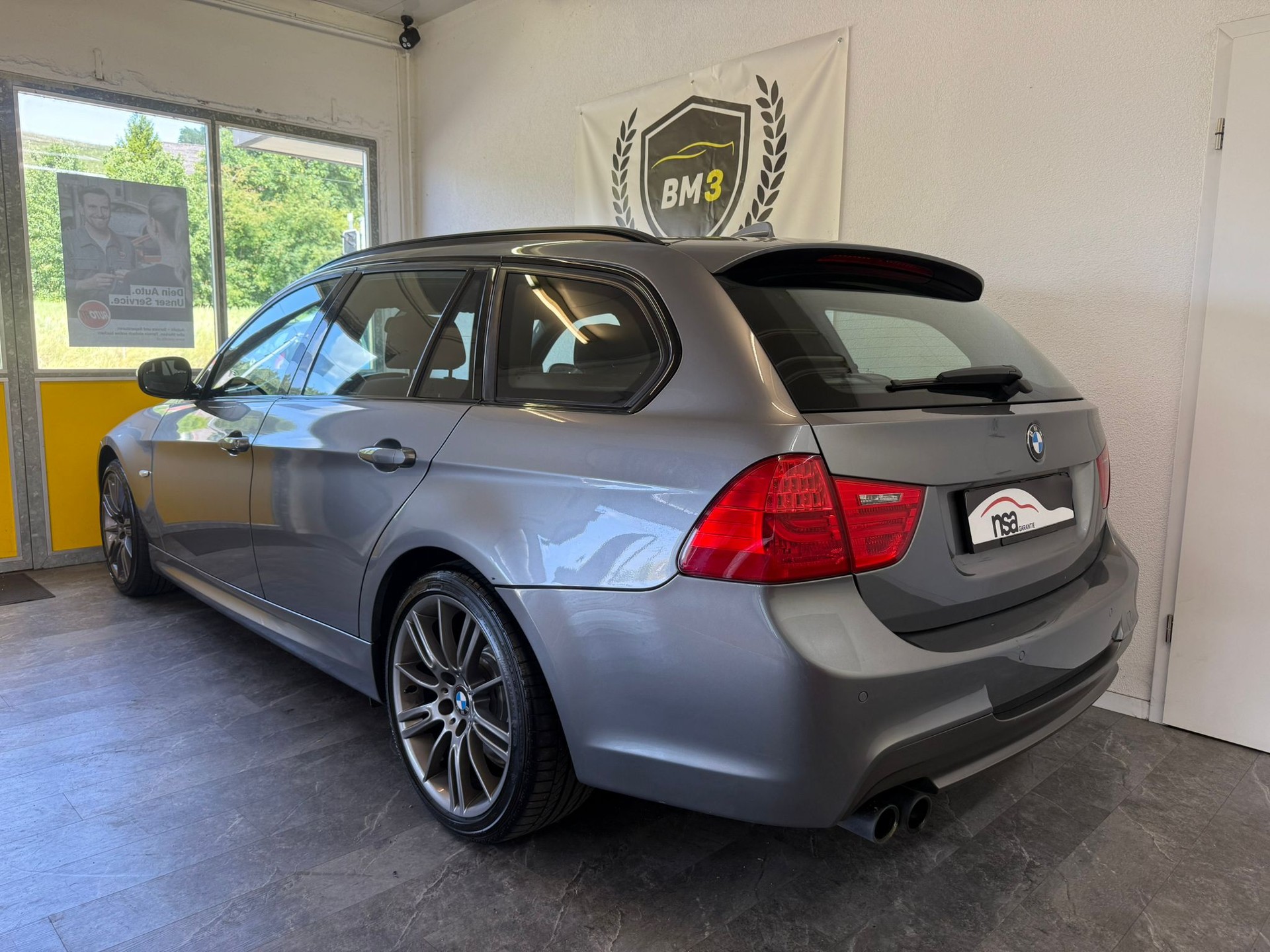 BMW 330d xDrive Touring Steptronic-image-2