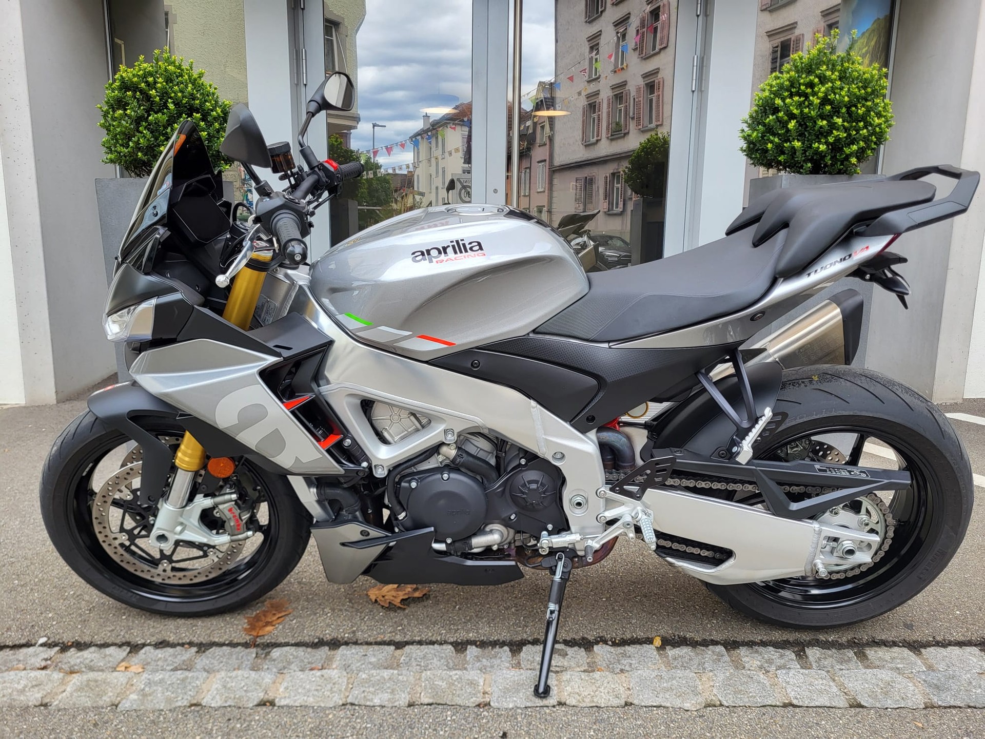 APRILIA Tuono V4 1100 GT-showroom-element-1