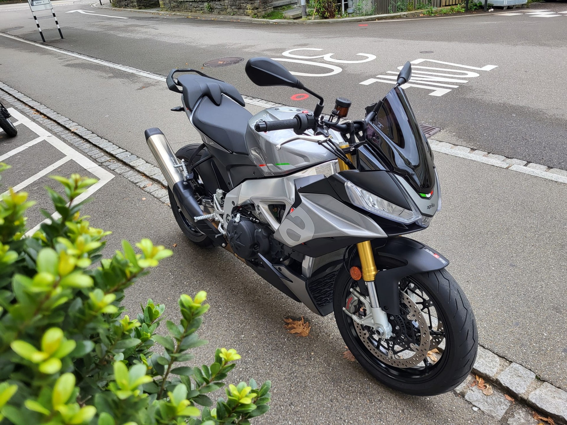 APRILIA Tuono V4 1100 GT-showroom-element-2