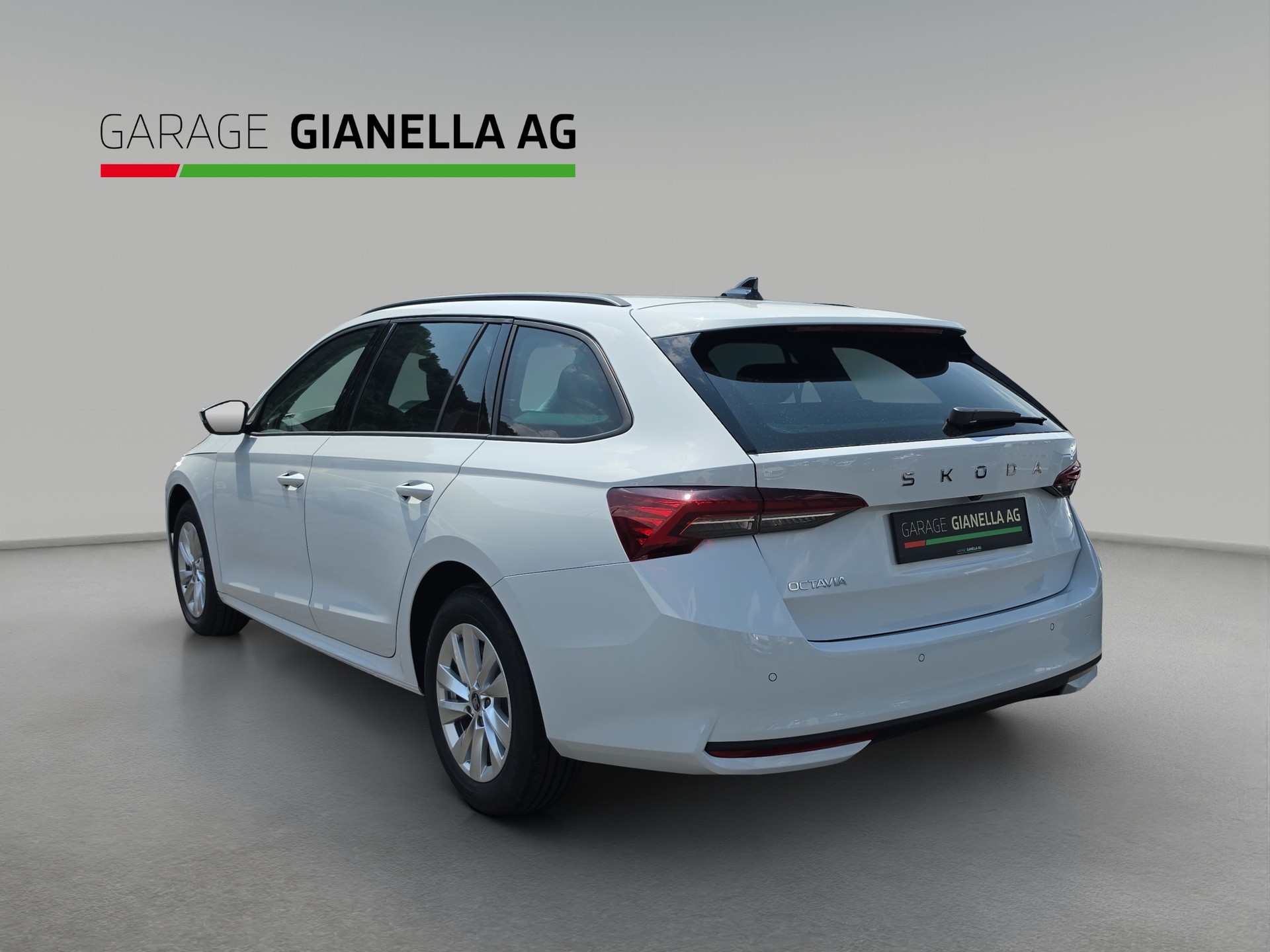 SKODA Octavia Combi 2.0 TDI DSG Selection-showroom-element-2