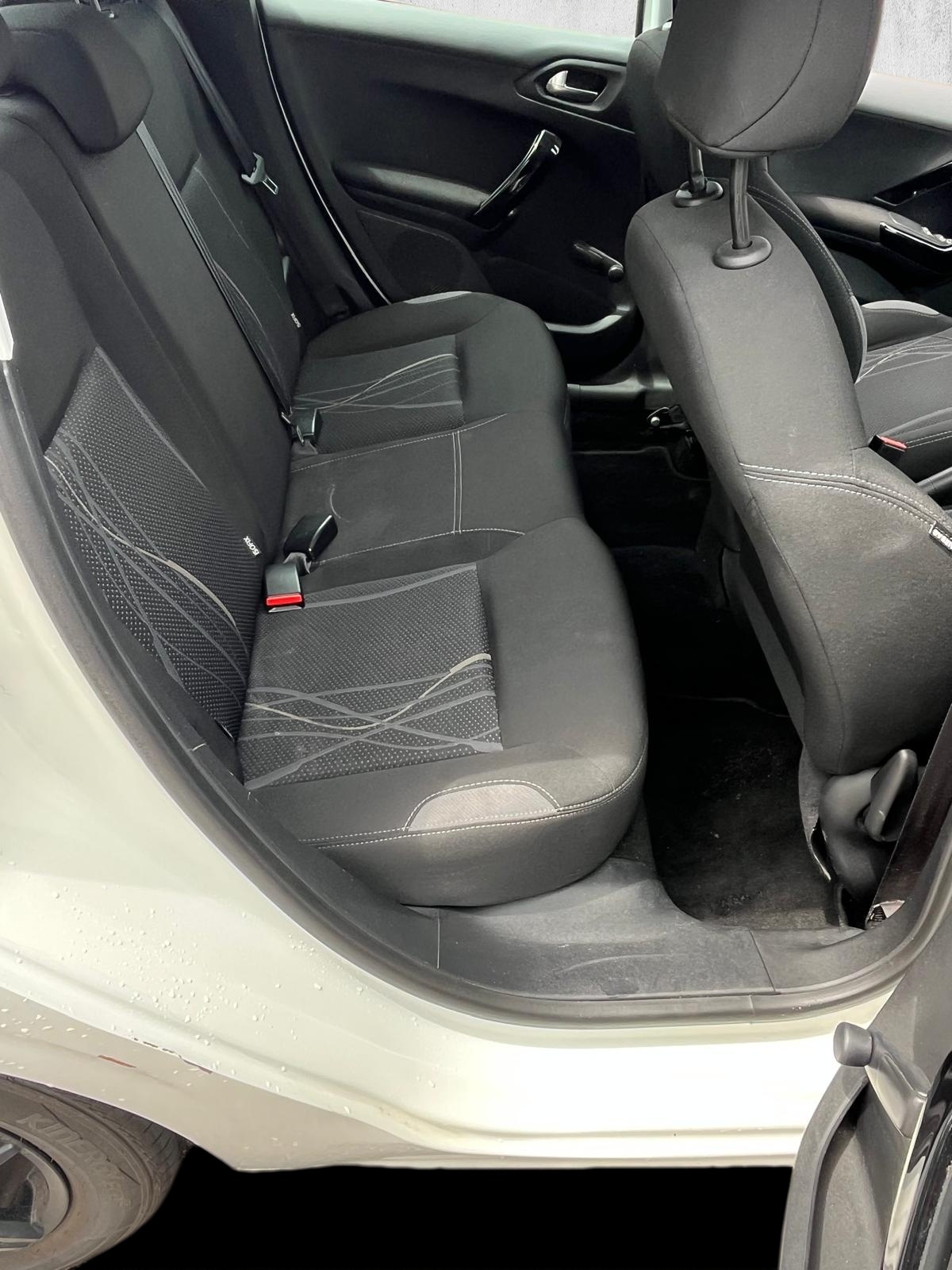 PEUGEOT 208 1.2 PureTech Active-image-9