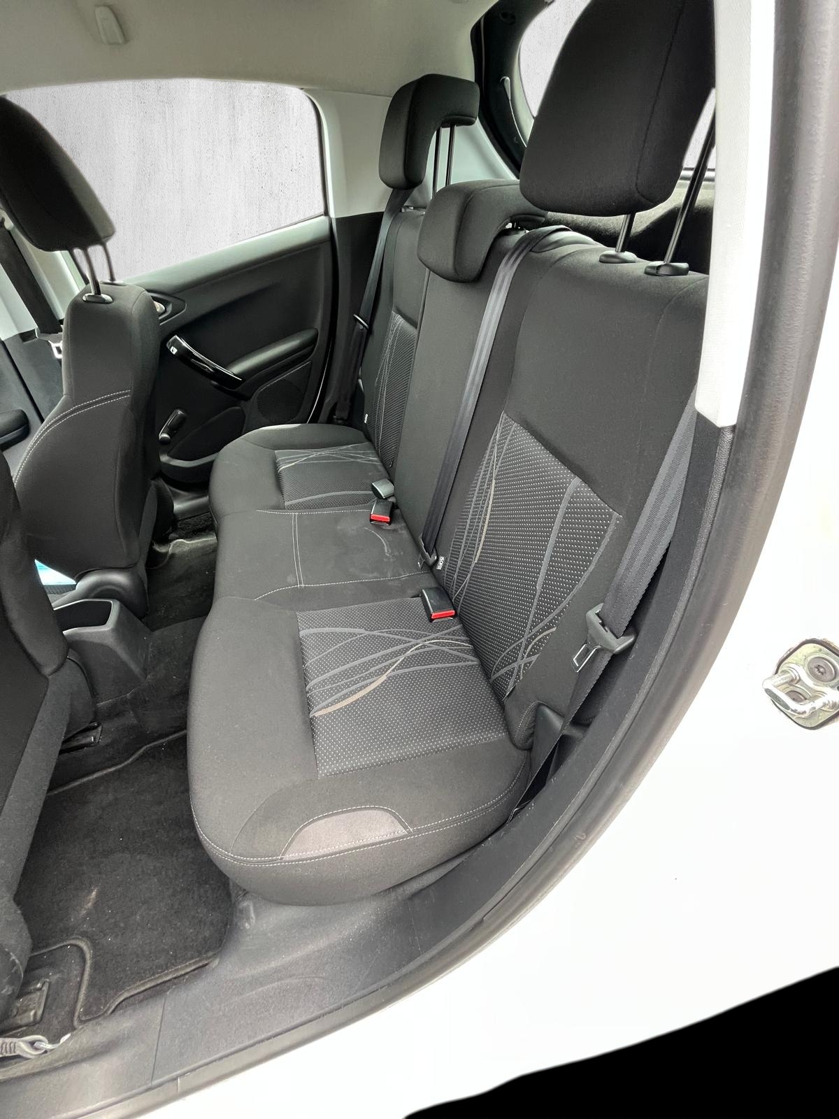 PEUGEOT 208 1.2 PureTech Active-image-8