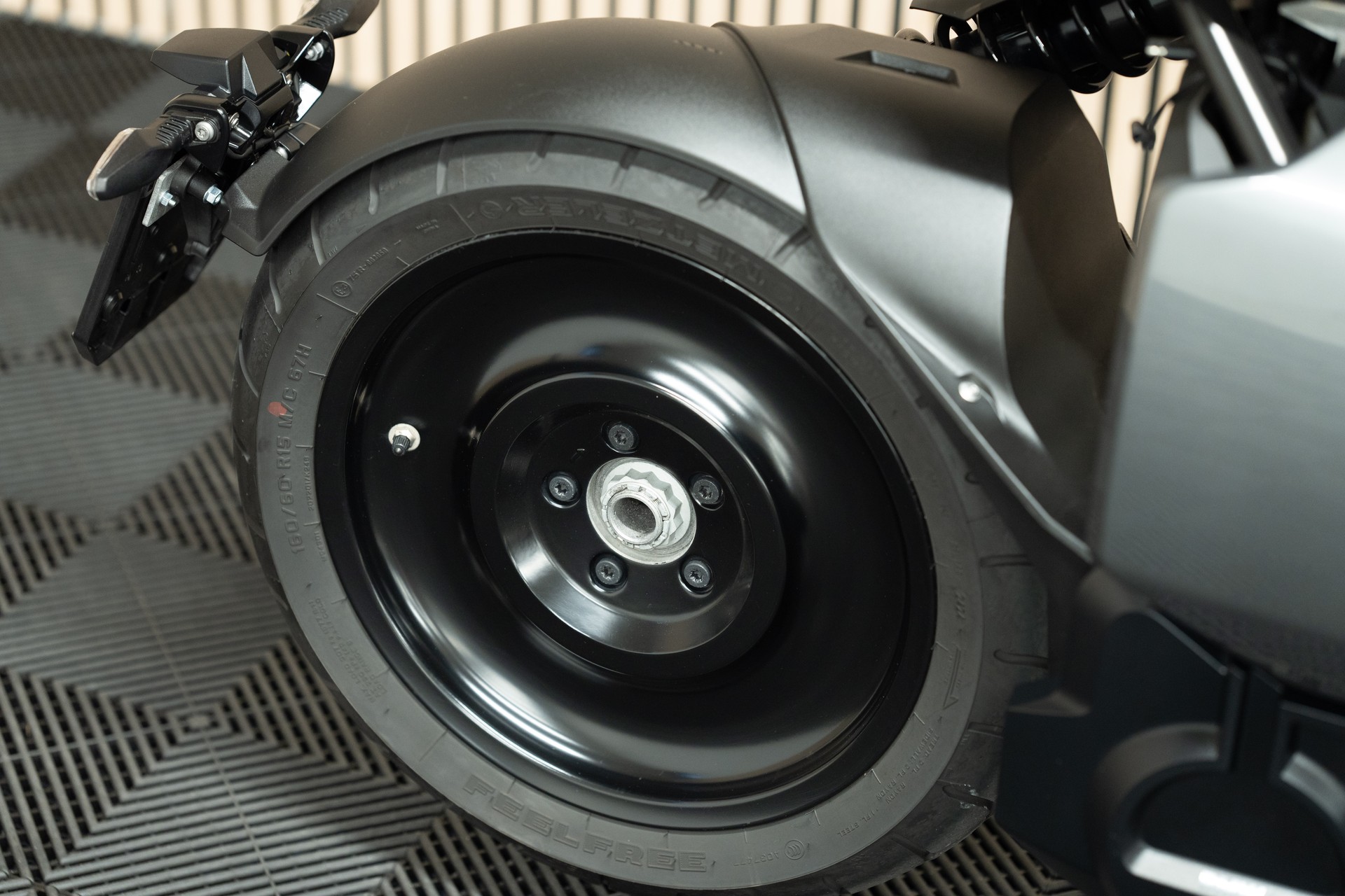 BMW CE 04-image-4