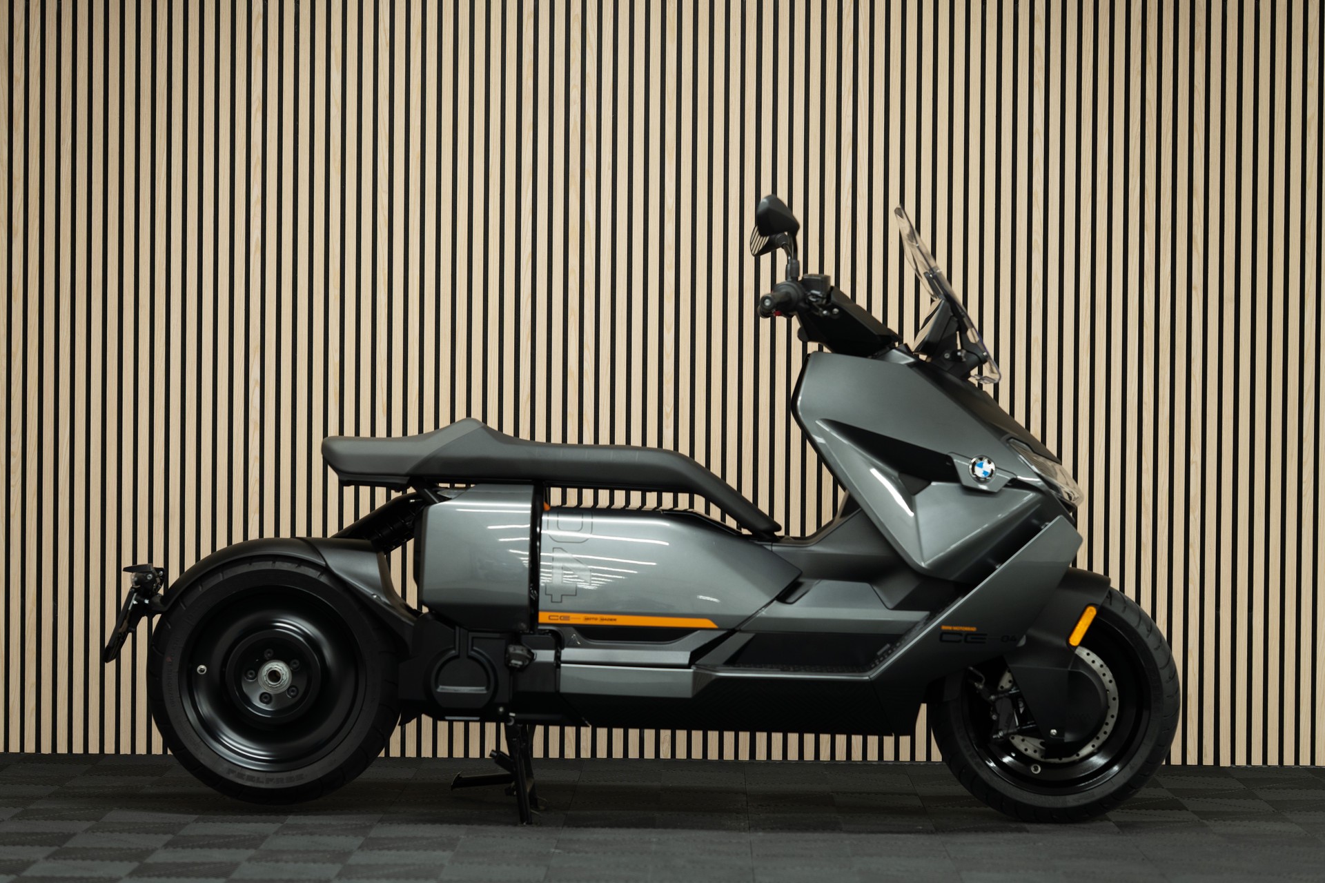 BMW CE 04