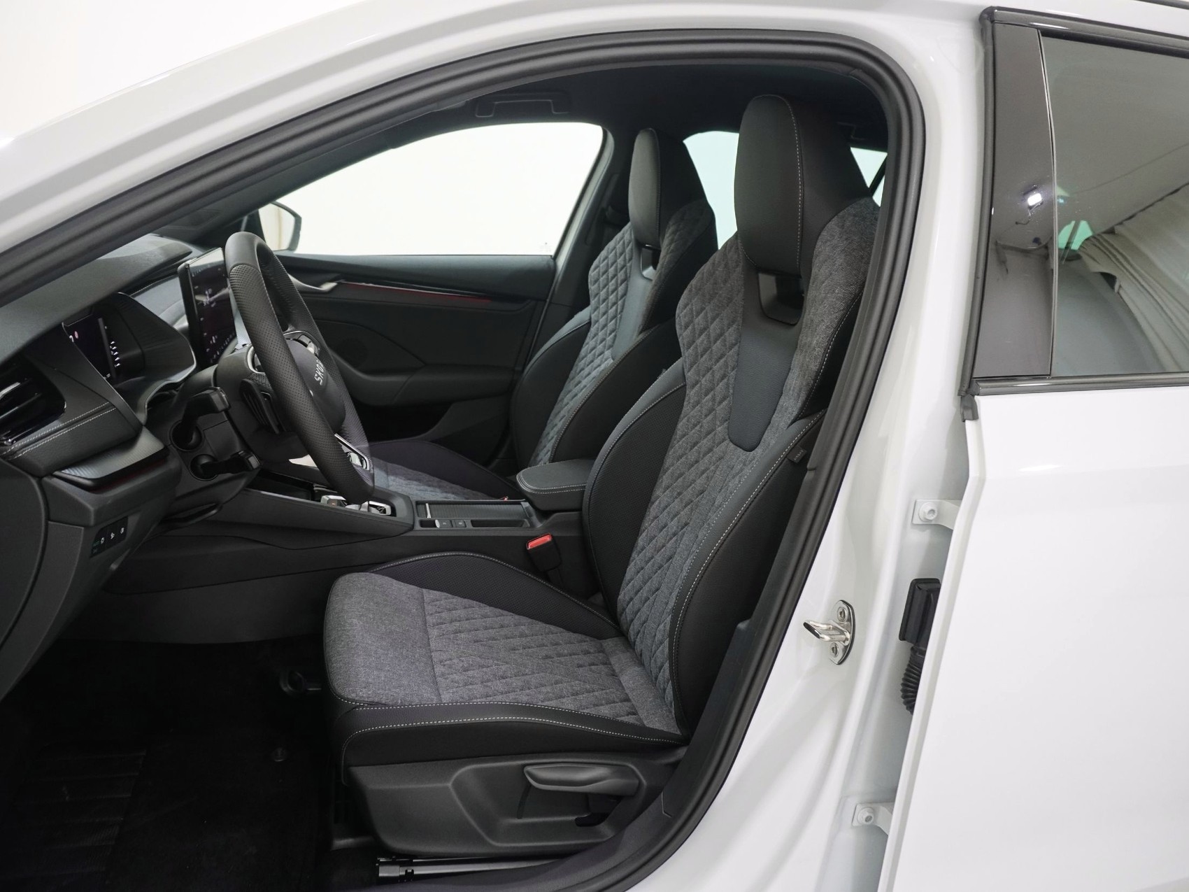 SKODA Octavia 1.5 TSI mHEV SportLine DSG-image-12