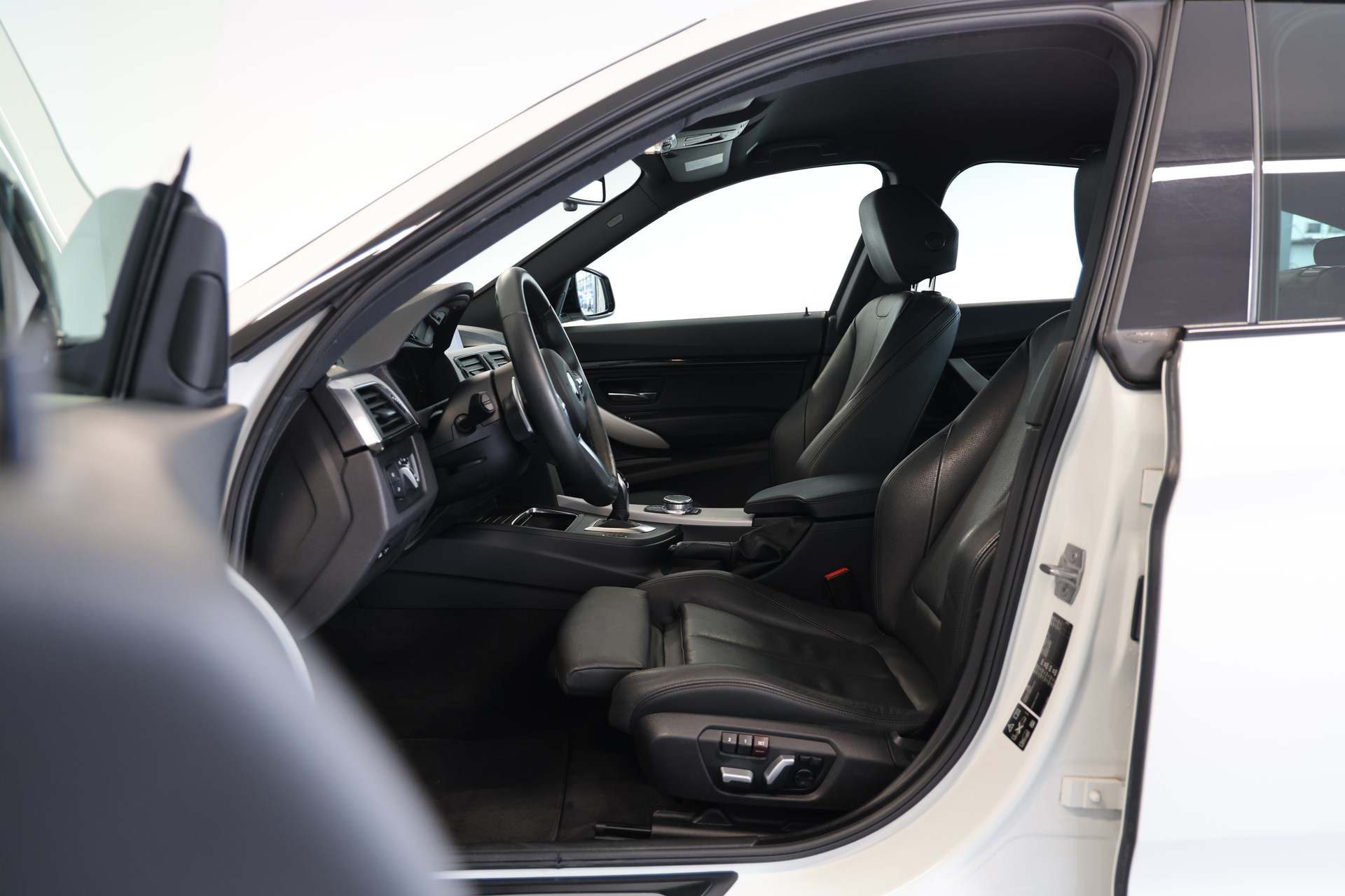 BMW 320d GT xDrive M Sport Steptronic-image-5