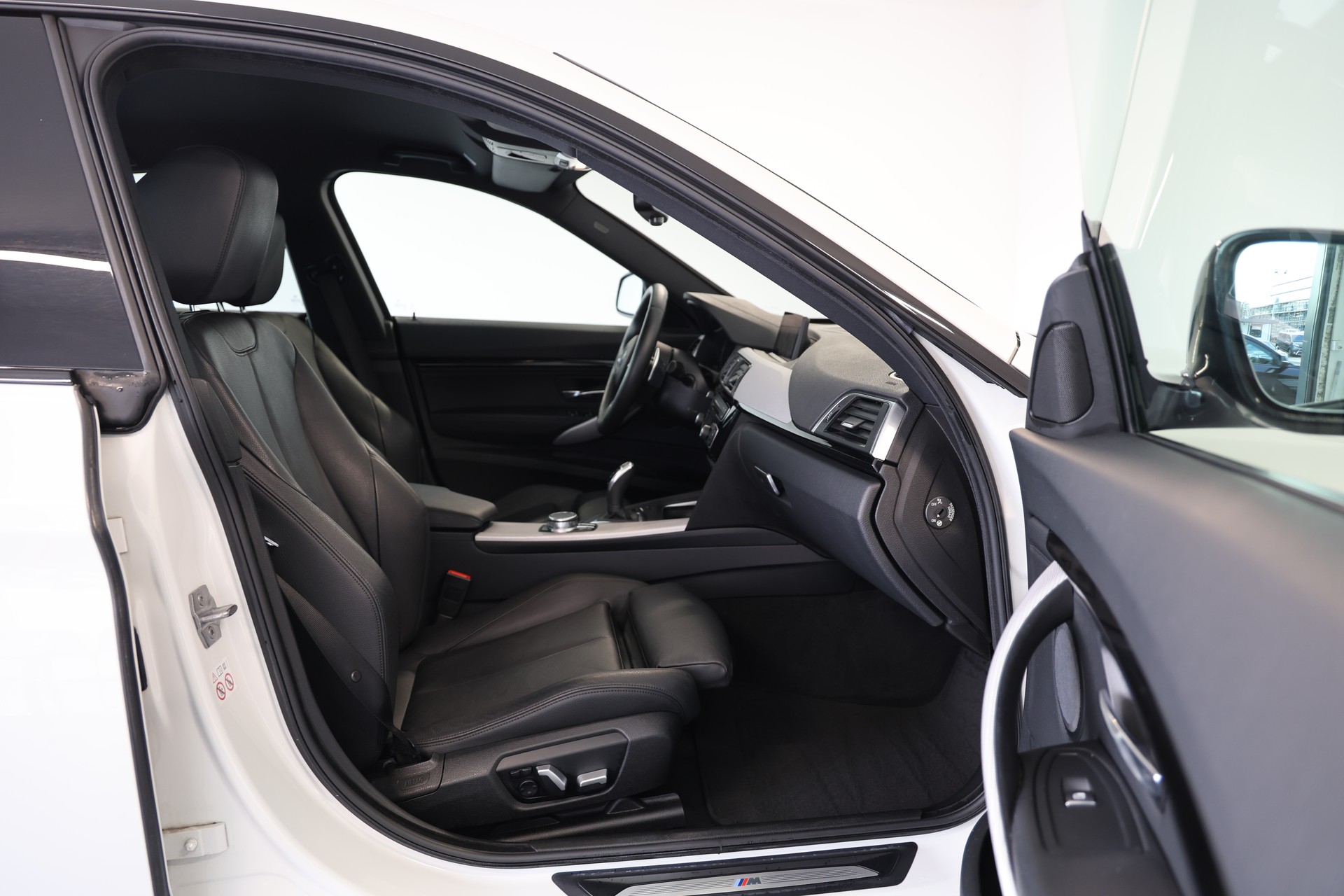 BMW 320d GT xDrive M Sport Steptronic-image-11
