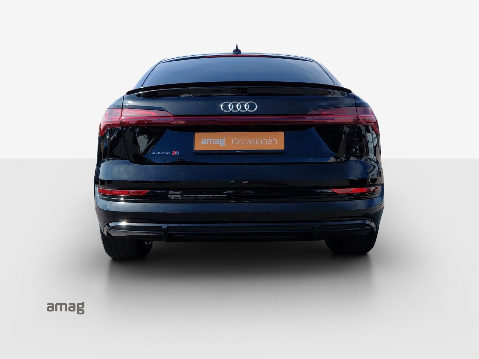 AUDI e-tron S Sportback quattro-showroom-element-3