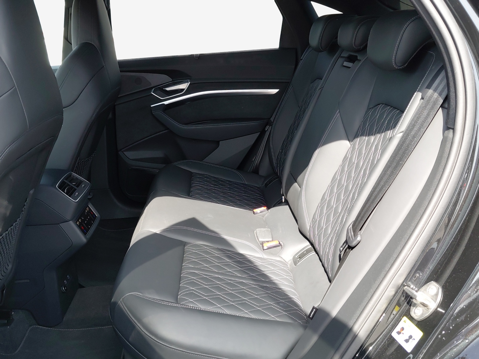 AUDI e-tron S Sportback quattro-image-11